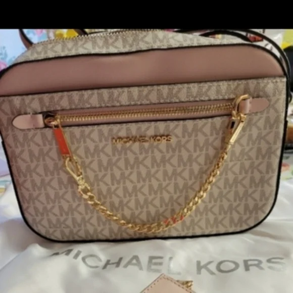 Micheal Kors crossbody - Picture 1 of 6